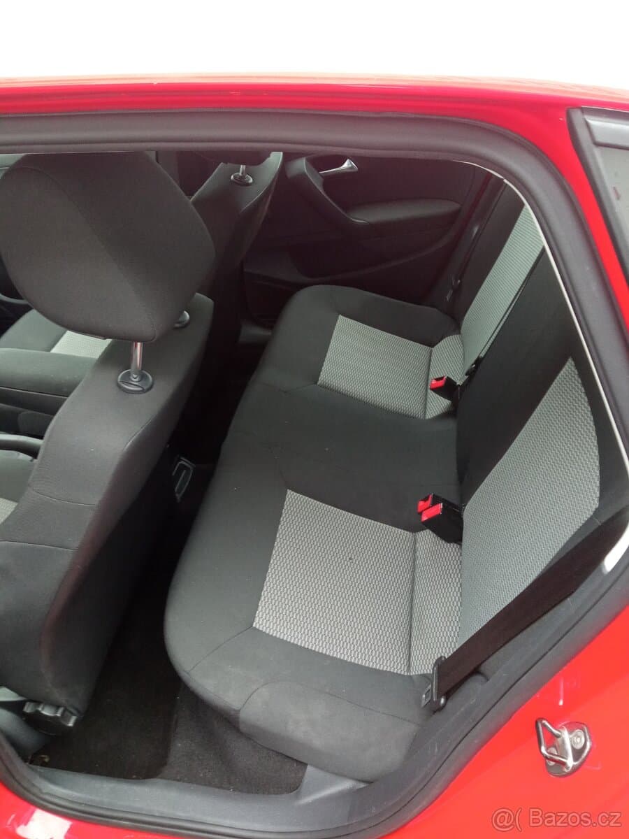 2011 Volkswagen POLO - 9