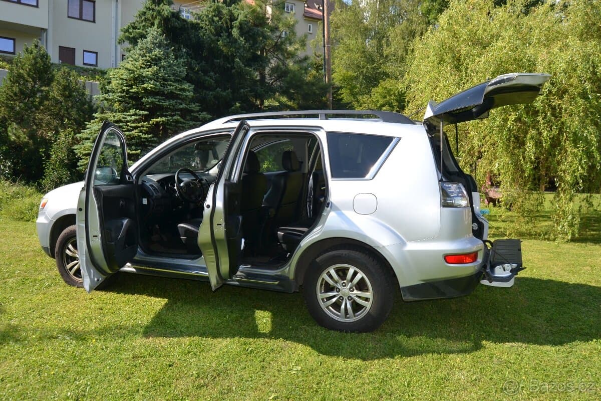 2013 Mitsubishi OUTLANDER - 9