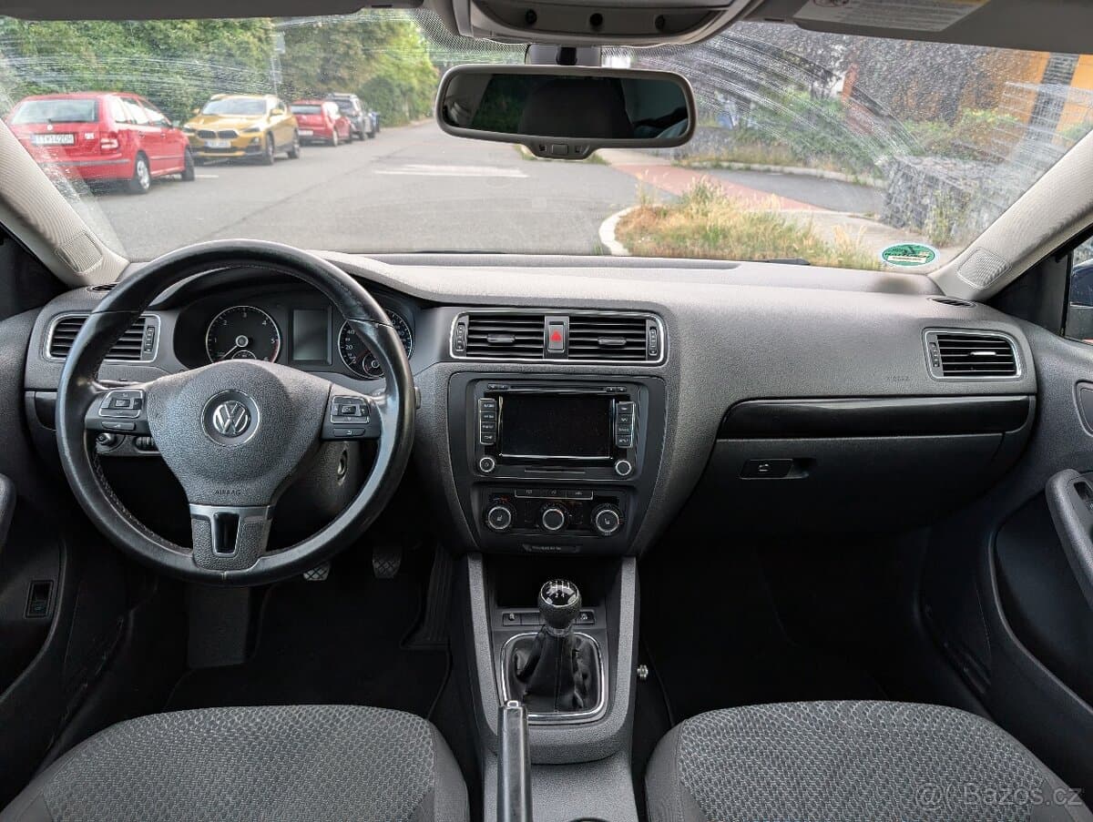 2012 Volkswagen JETTA - 9