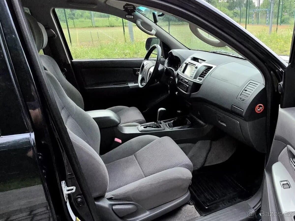 2012 Toyota HILUX - 9