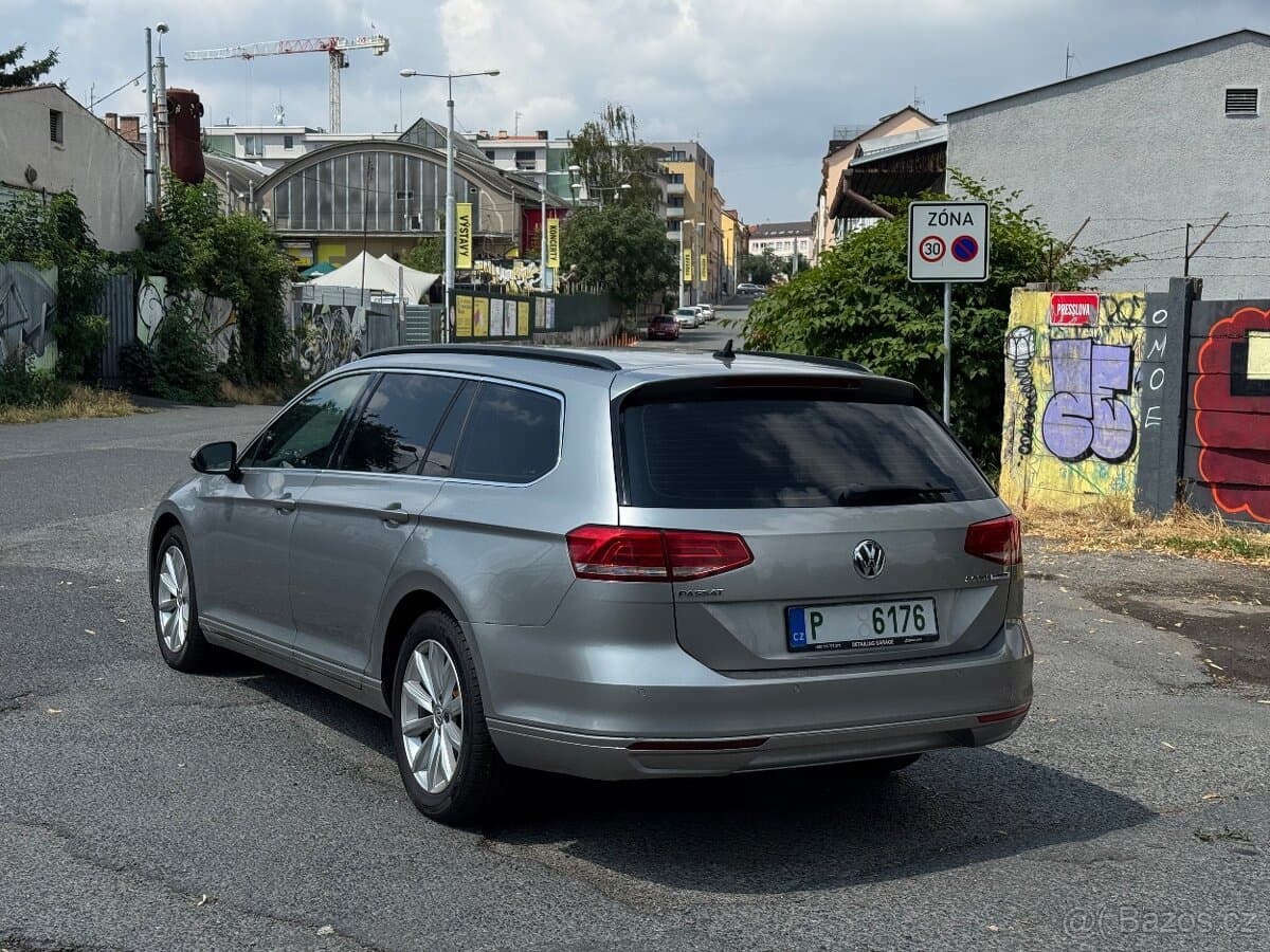 2015 Volkswagen PASSAT - 9