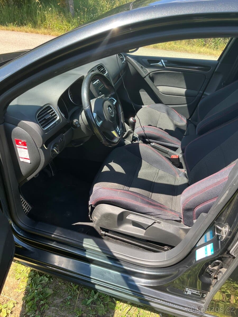 2010 Volkswagen GOLF - 9