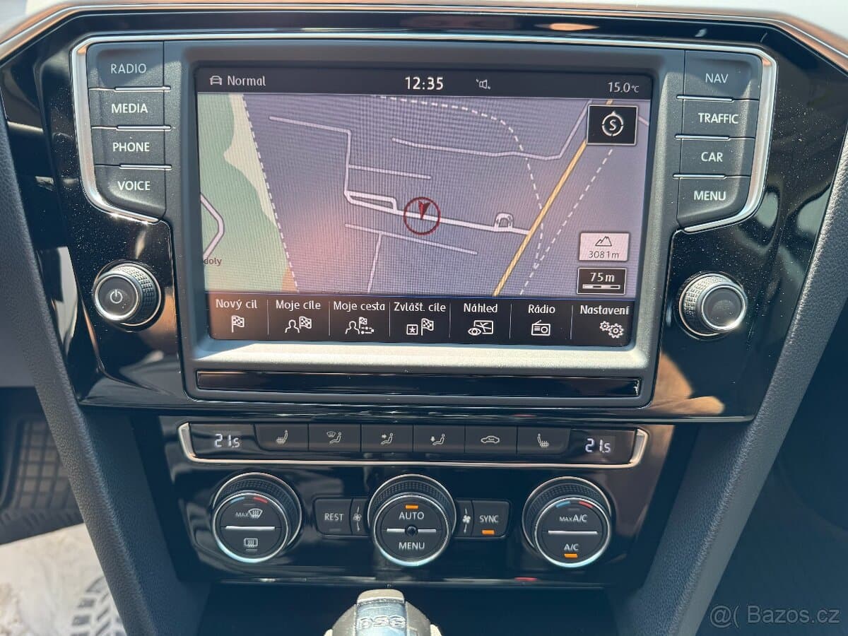 2015 Volkswagen PASSAT - 9