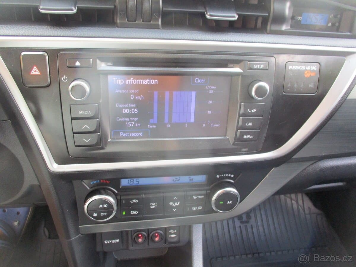 2013 Toyota AURIS - 9