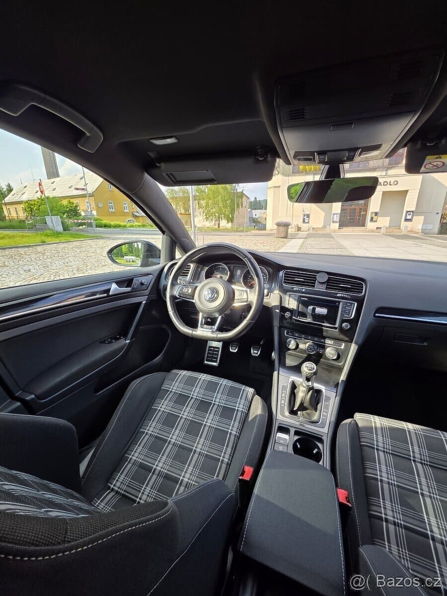 2016 Volkswagen GOLF - 9