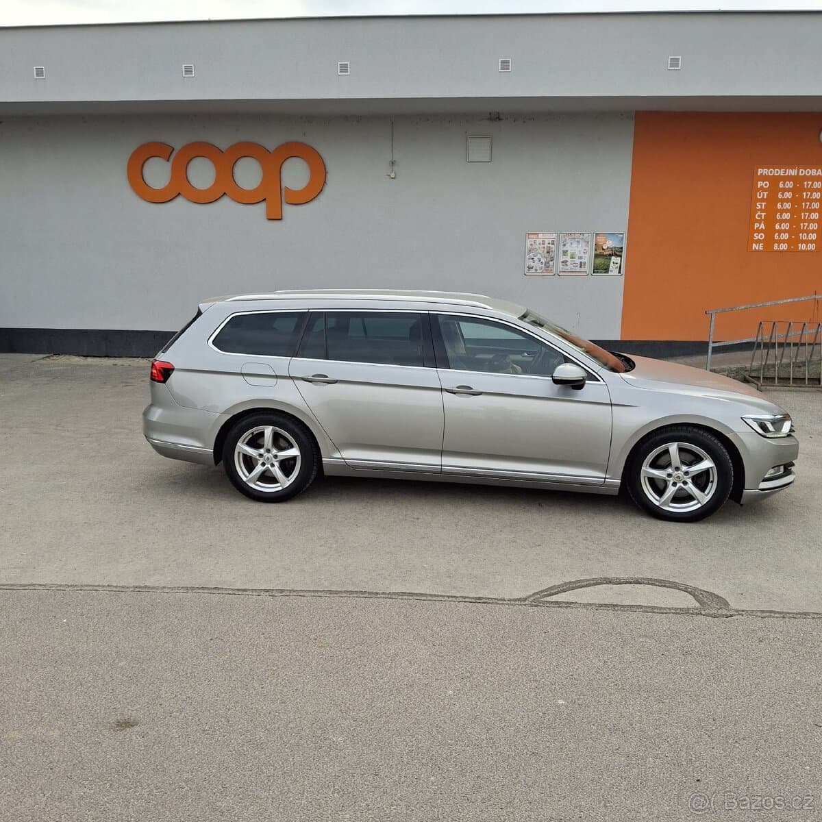 2017 Volkswagen PASSAT - 9