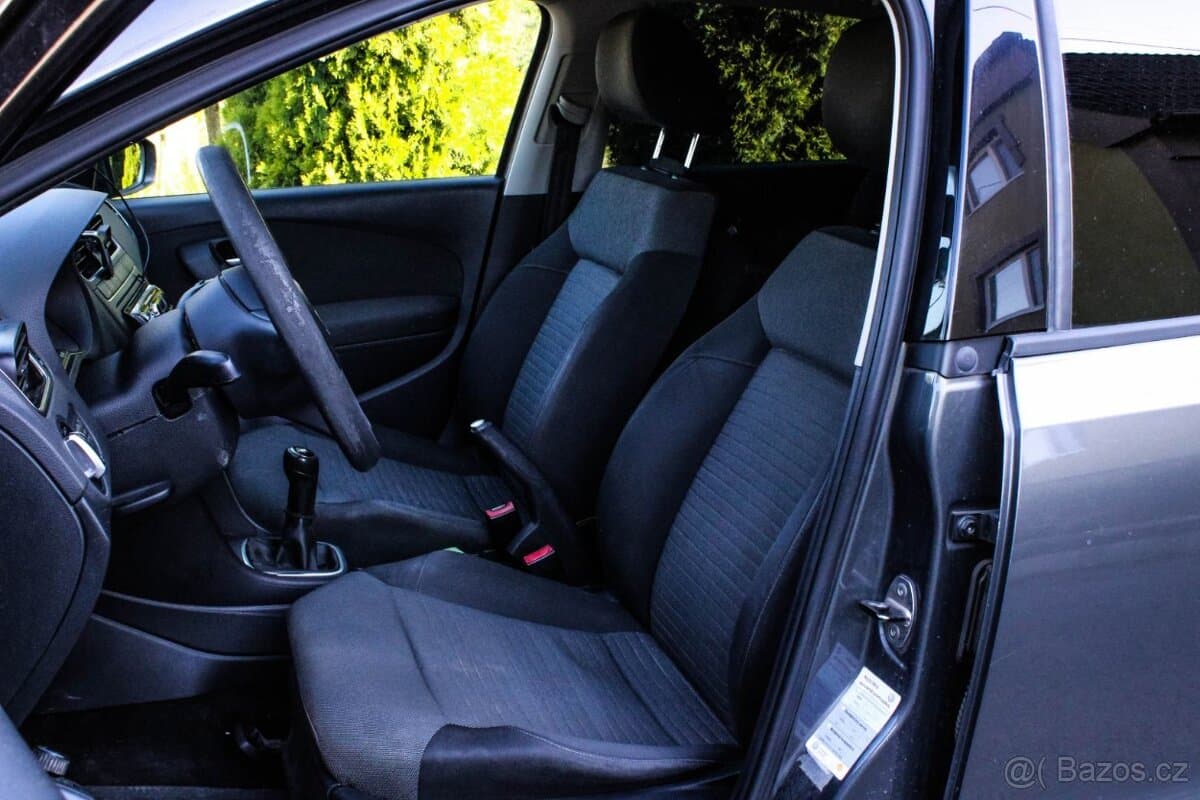 2010 Volkswagen POLO - 9