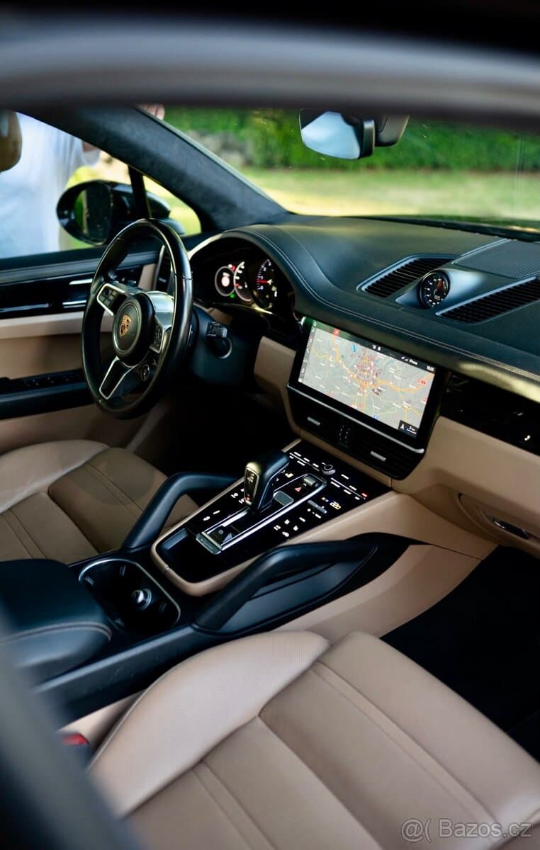 2018 Porsche CAYENNE - 9