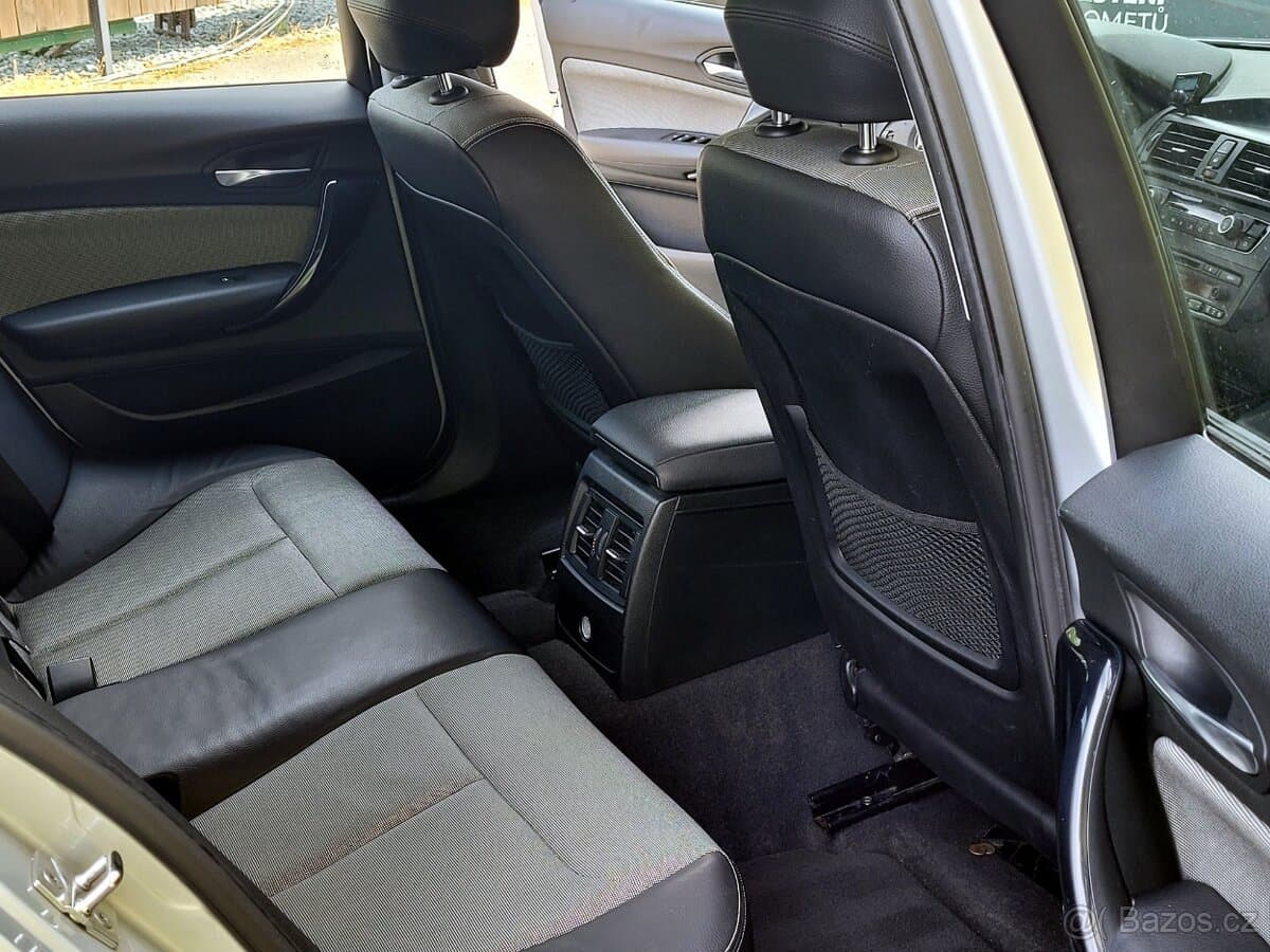 2011 BMW 1-SERIES - 9