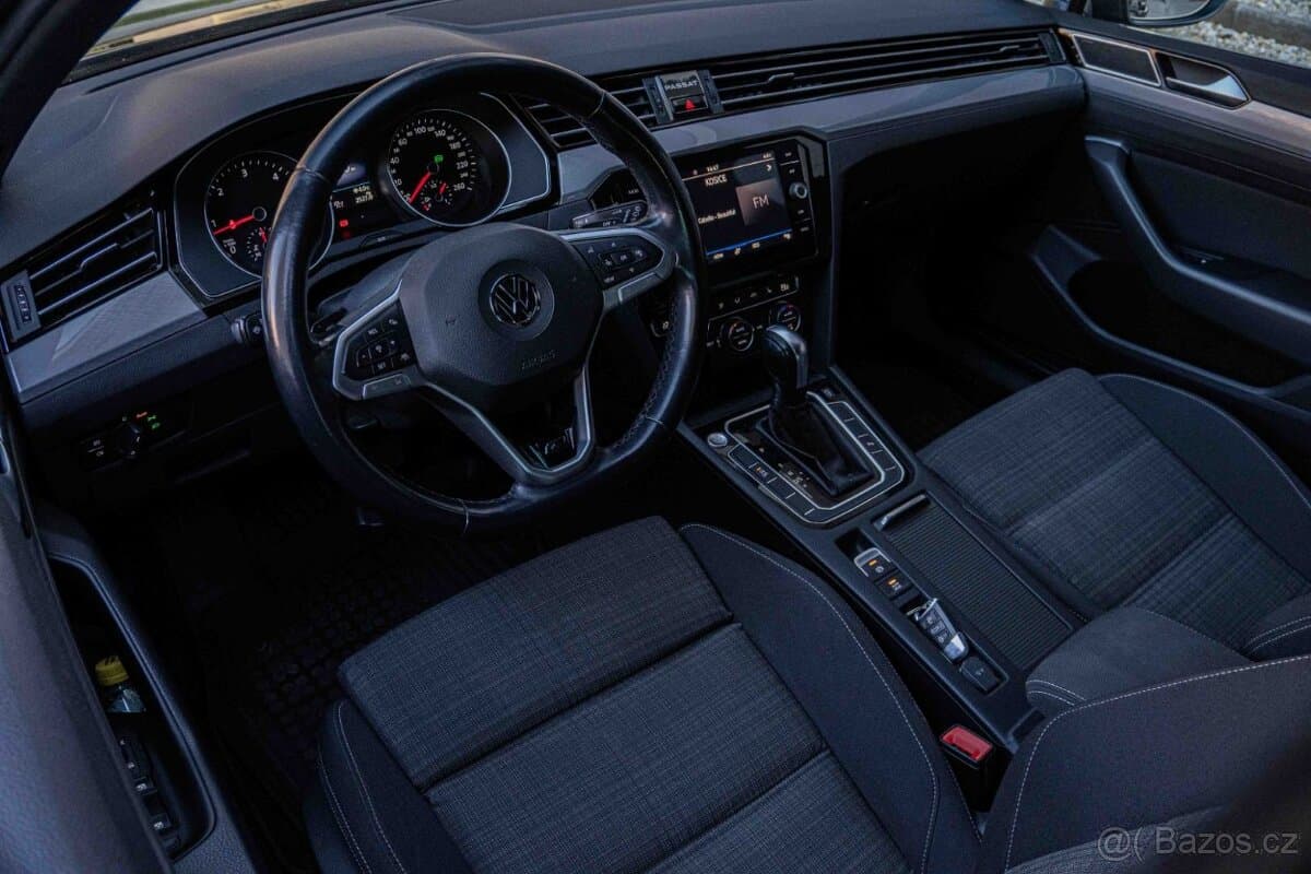2019 Volkswagen PASSAT - 9