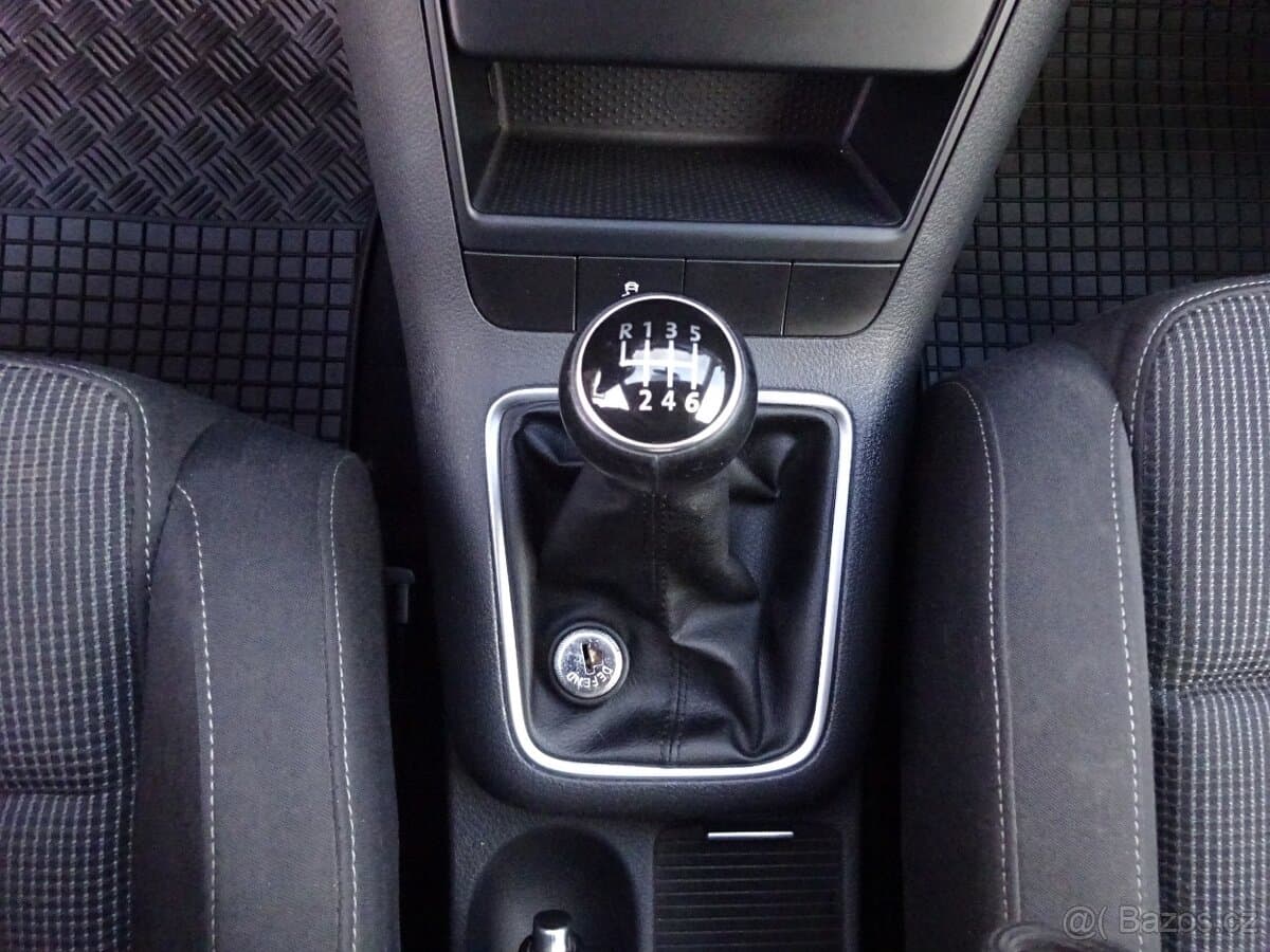 2011 Volkswagen GOLF - 9