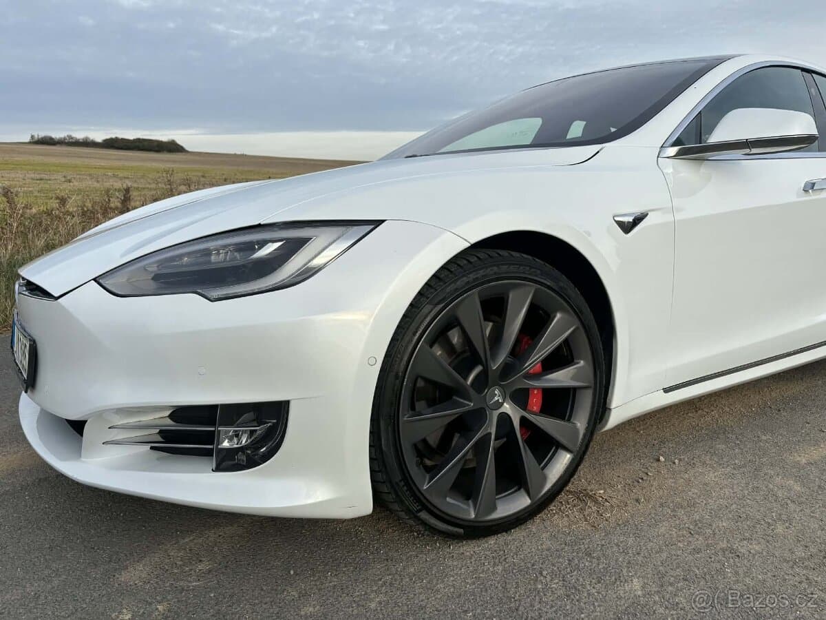 2020 Tesla MODEL S - 9