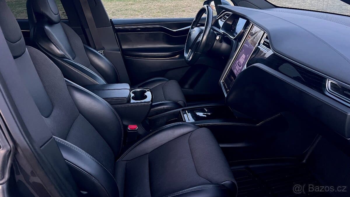 2018 Tesla MODEL X - 9