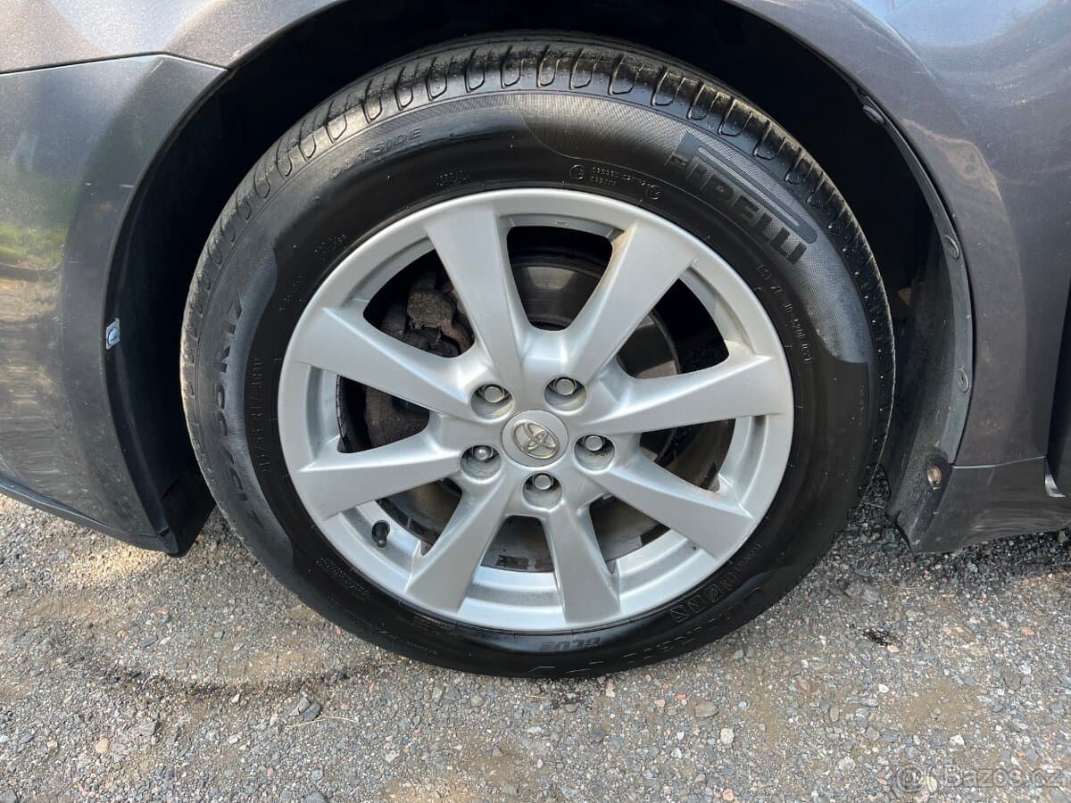 2011 Toyota AVENSIS - 9