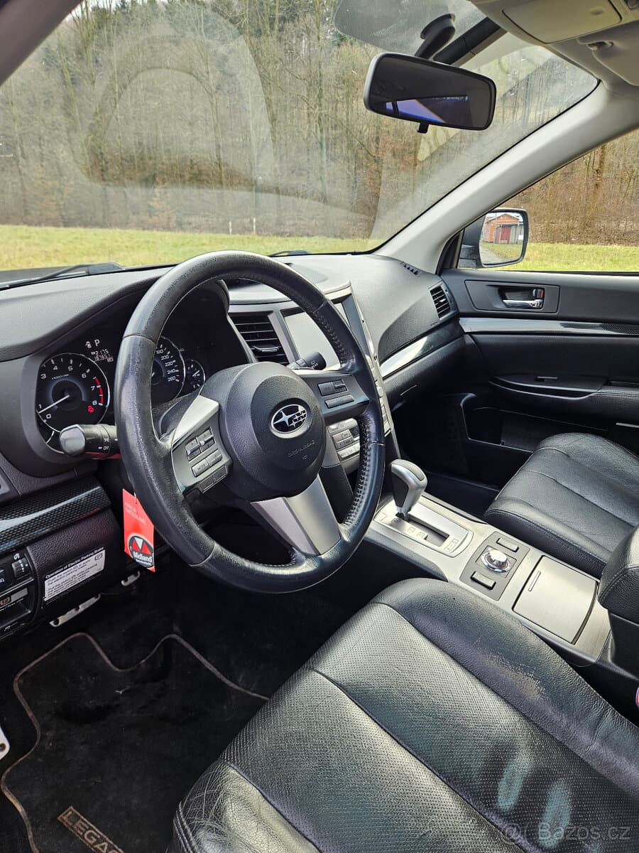 2010 Subaru LEGACY - 9