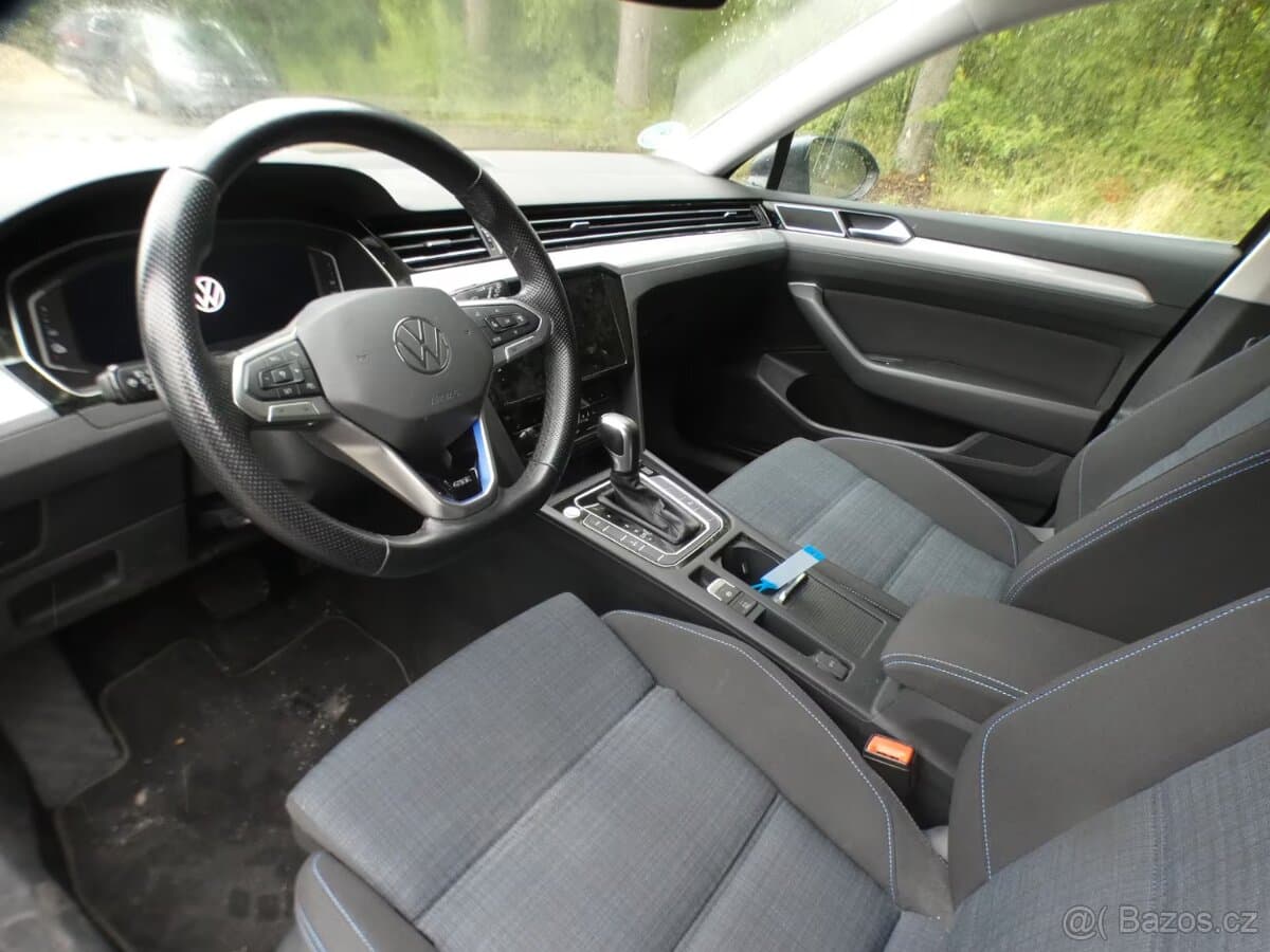 2021 Volkswagen PASSAT - 9