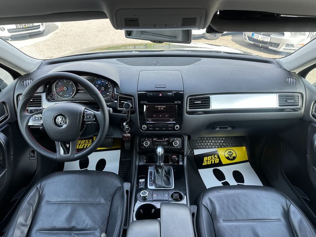 2013 Volkswagen TOUAREG - 9