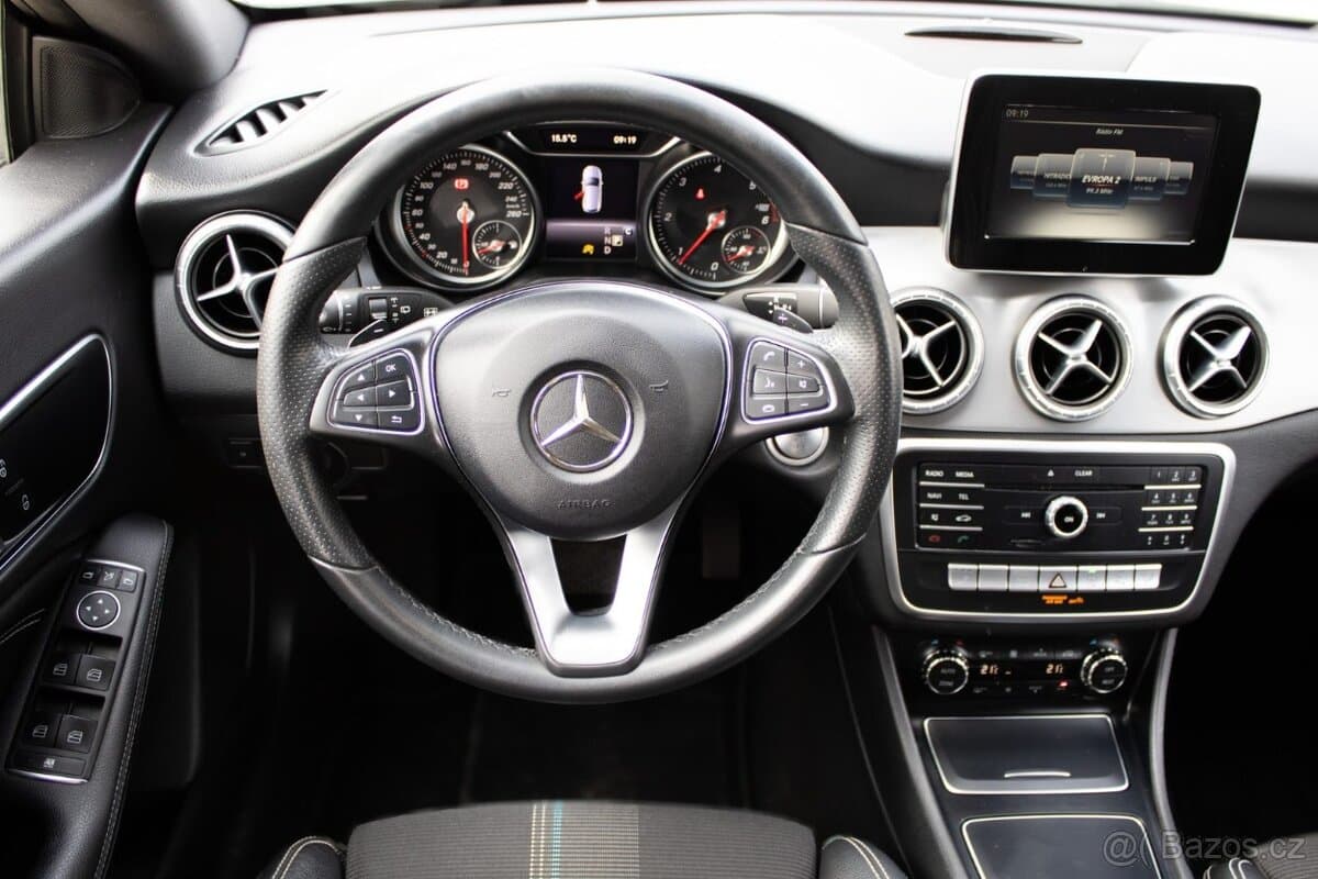 2017 Mercedes-Benz CLA - 9