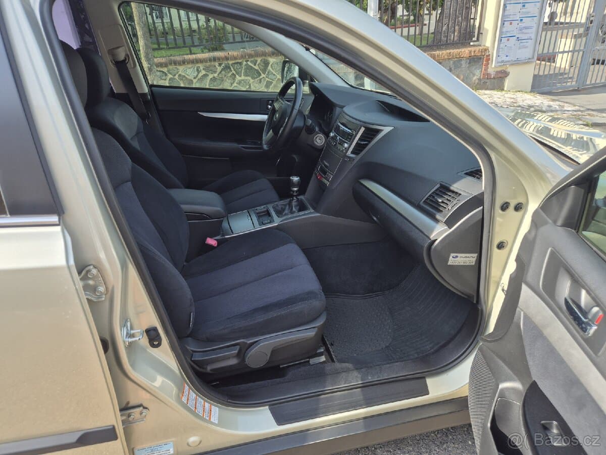 2011 Subaru OUTBACK - 9