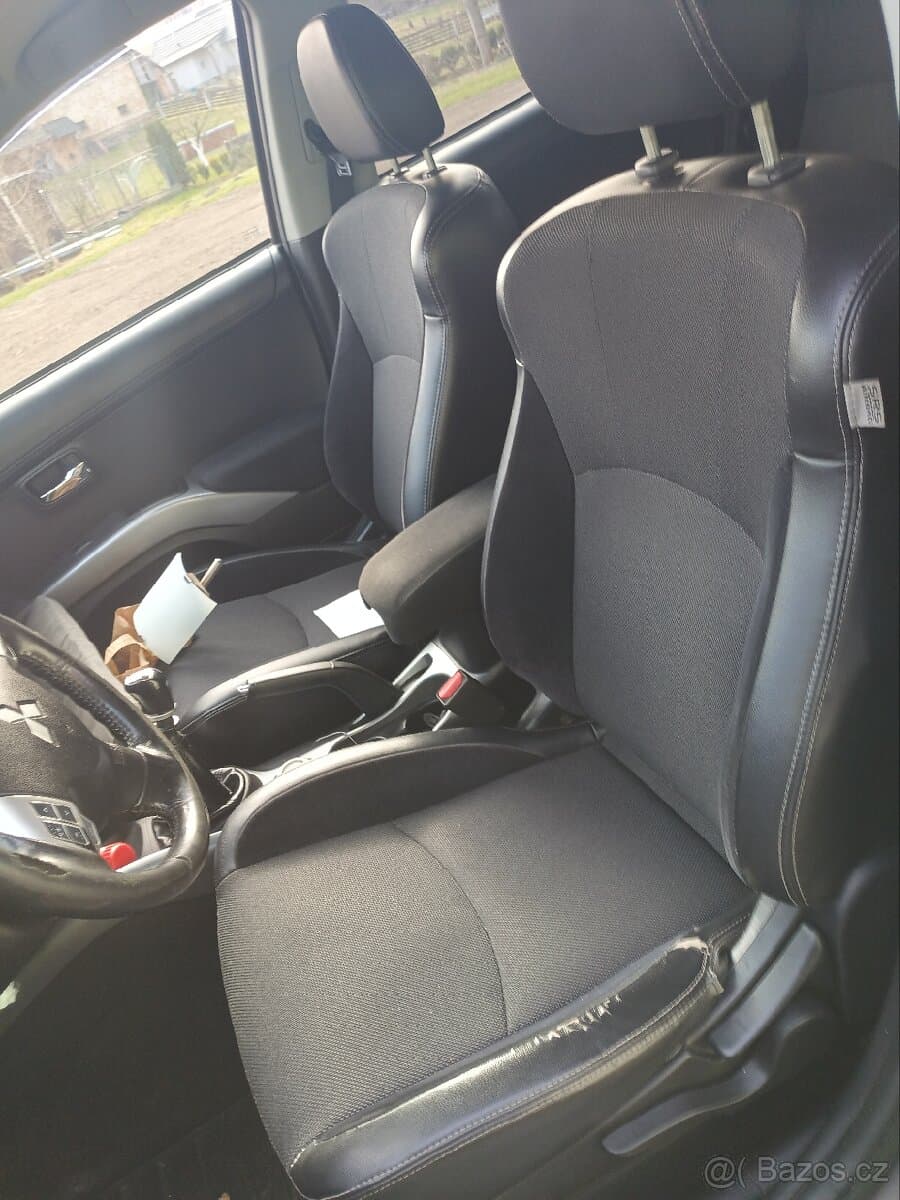 Mitsubishi OUTLANDER - 9