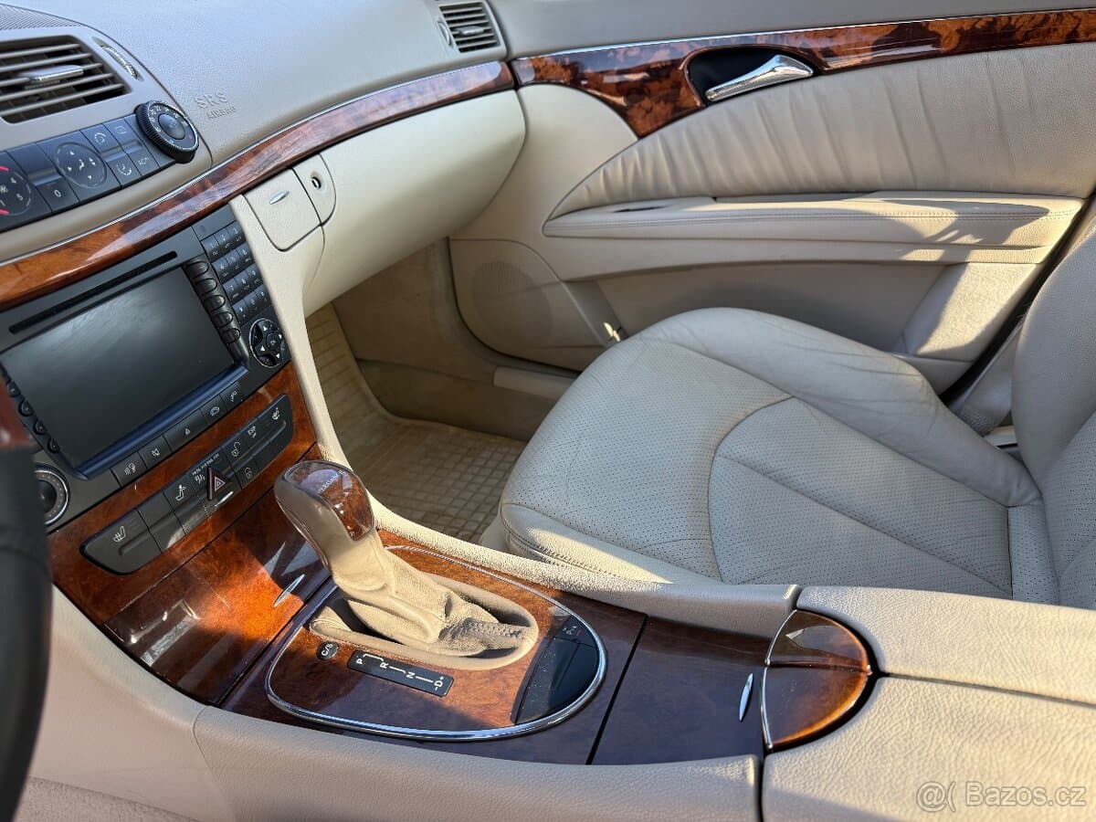 2004 Mercedes-Benz E-CLASS - 9