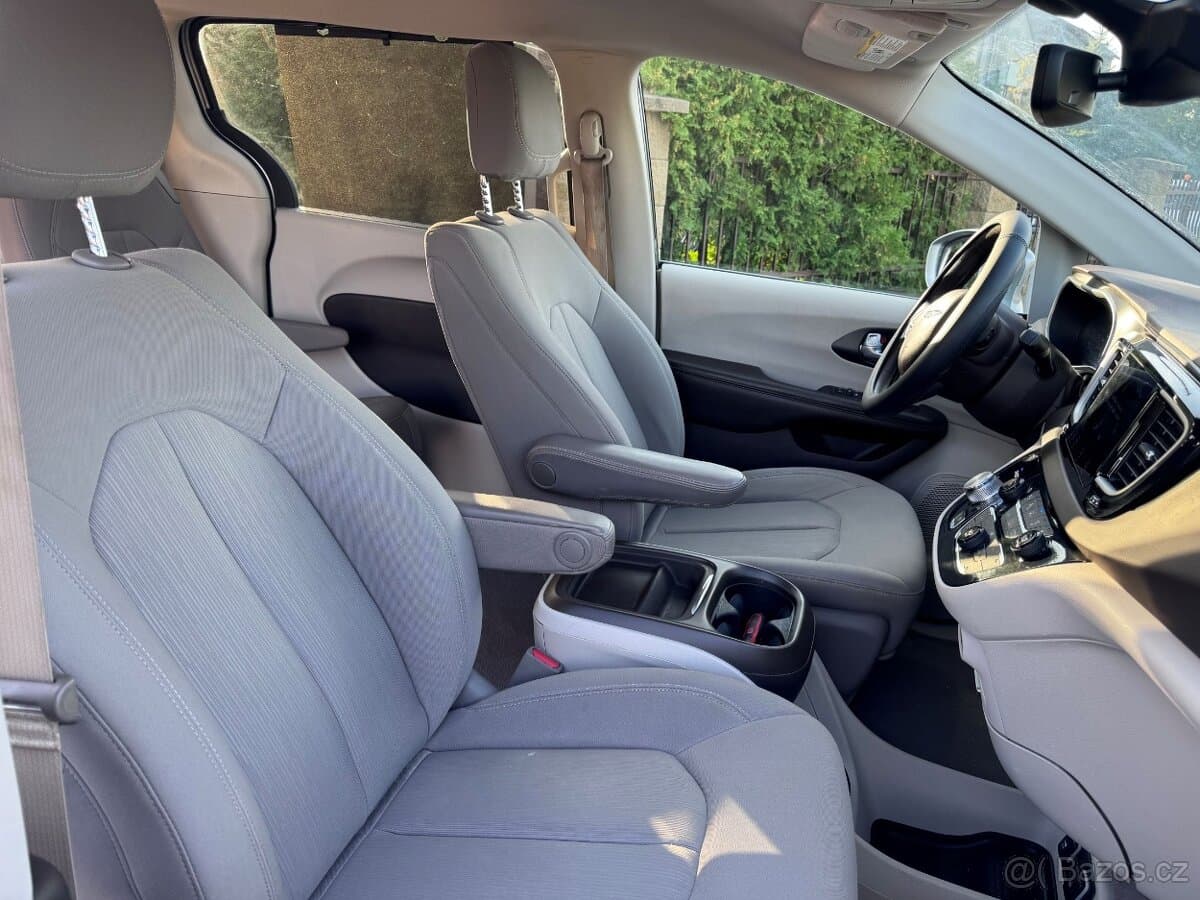 2020 Chrysler PACIFICA - 9