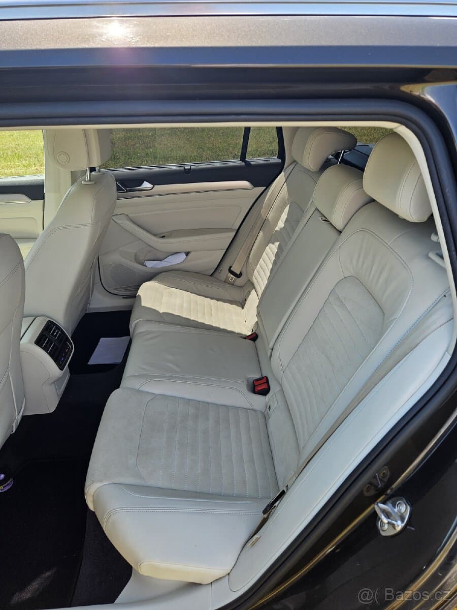 2015 Volkswagen PASSAT - 9