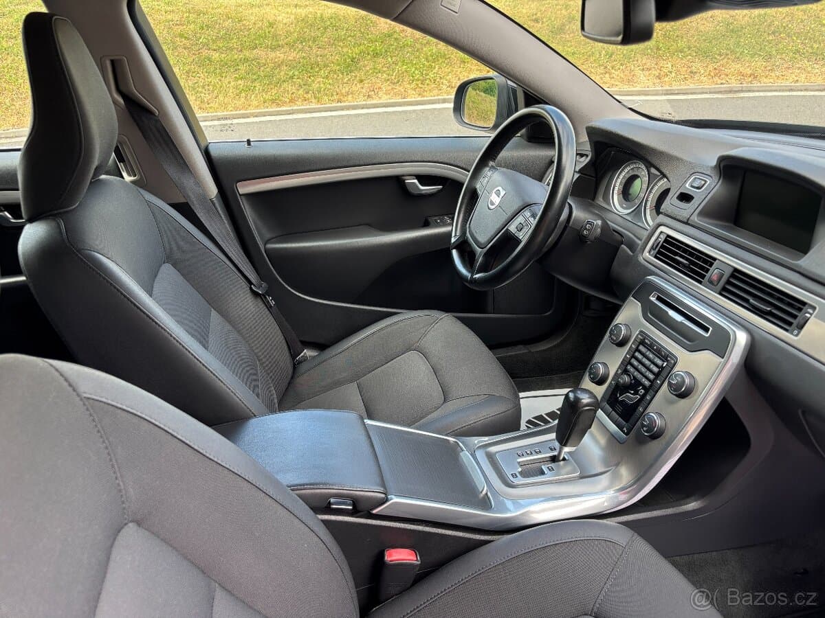2012 Volvo V70 - 9
