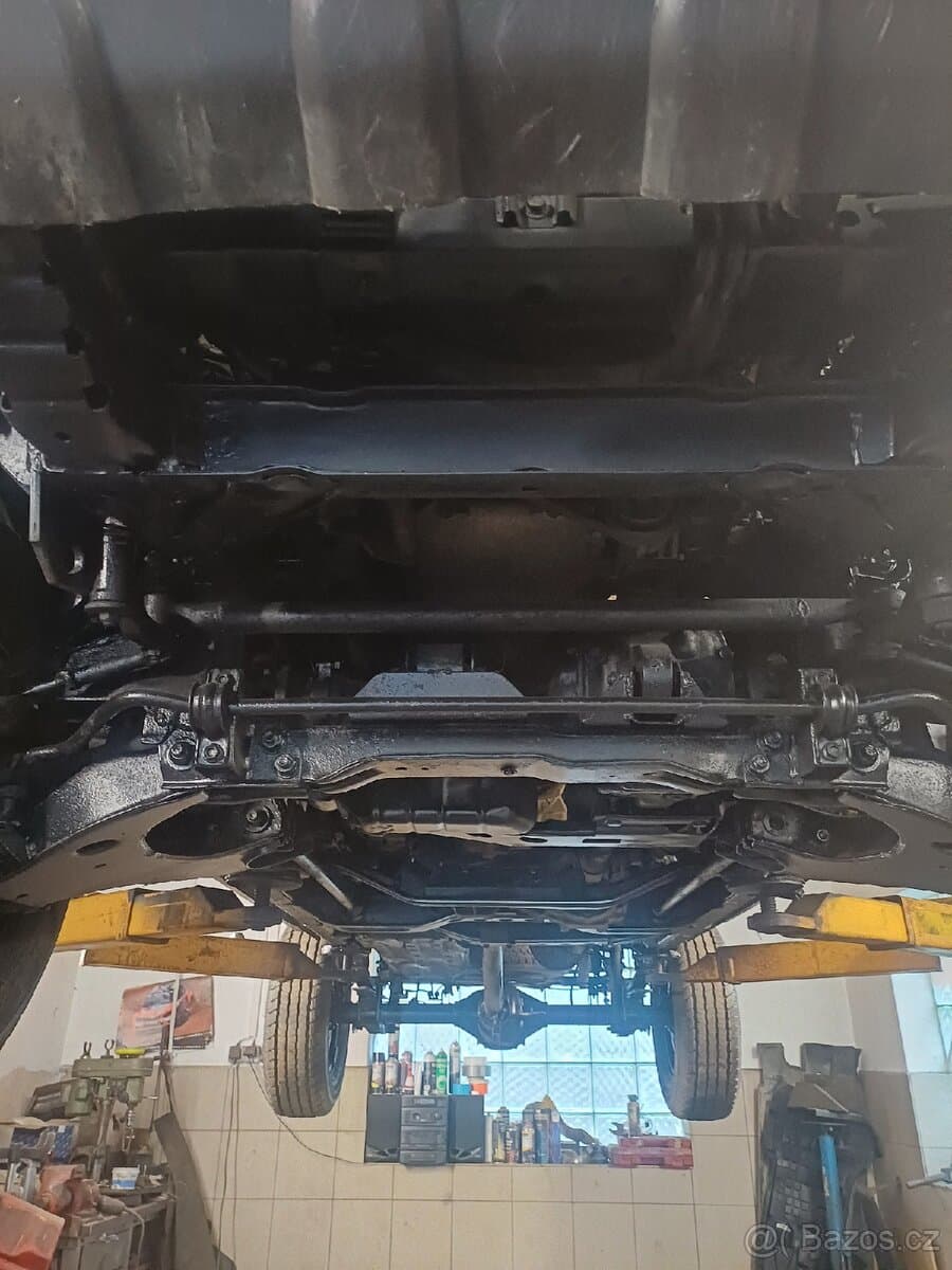 2005 Nissan NAVARA - 9