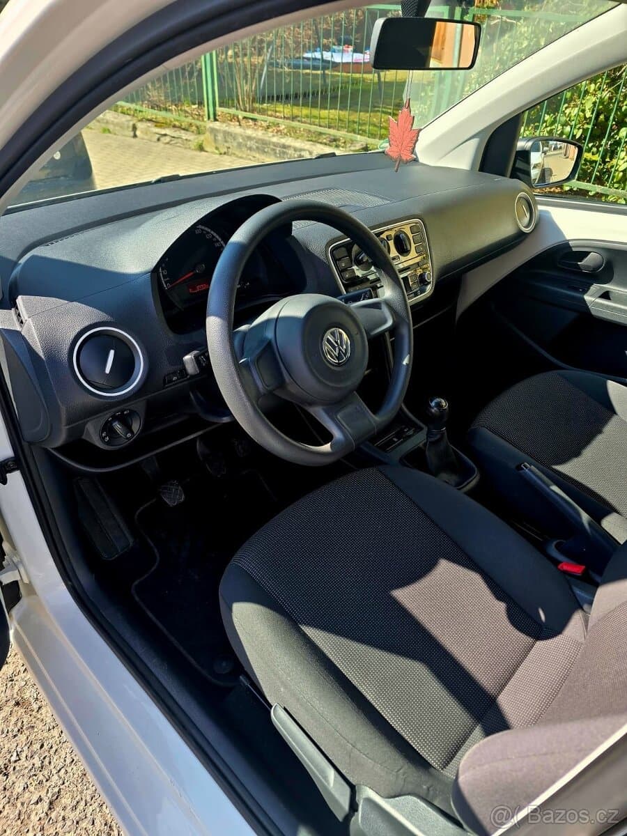 2015 Volkswagen UP! - 9