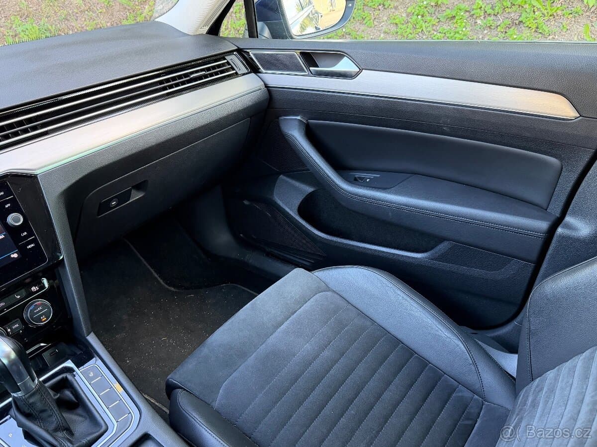 2019 Volkswagen PASSAT - 9
