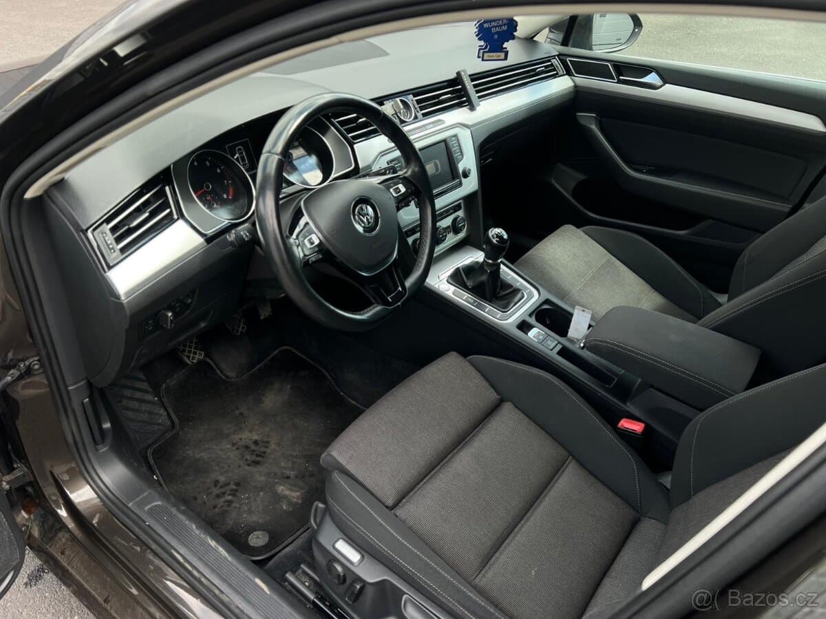 2016 Volkswagen PASSAT - 9