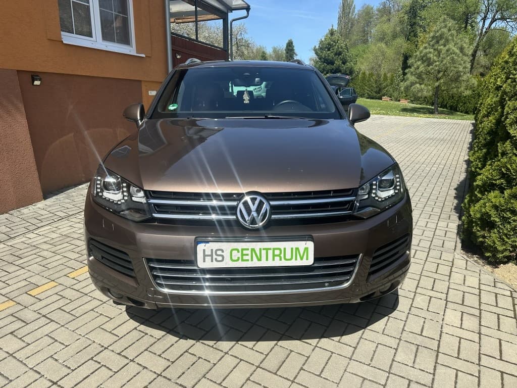 2012 Volkswagen TOUAREG - 9