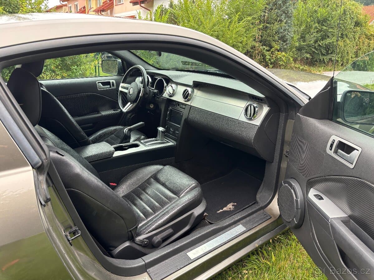 2005 Ford MUSTANG - 9