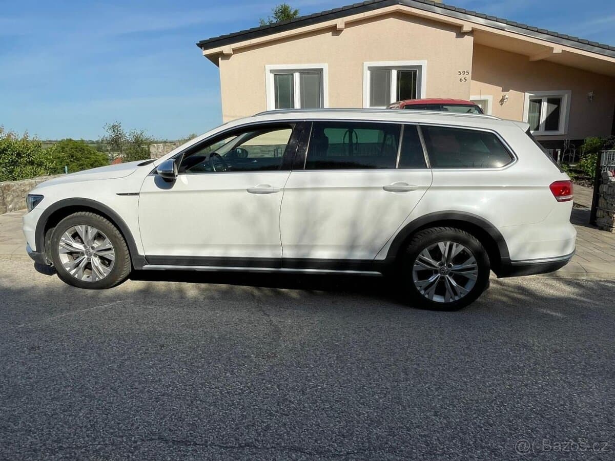 2017 Volkswagen PASSAT - 9