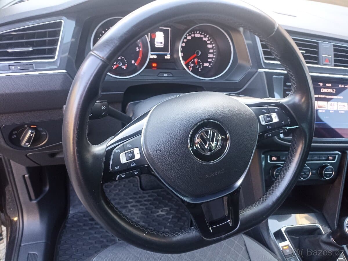 2017 Volkswagen TIGUAN - 9