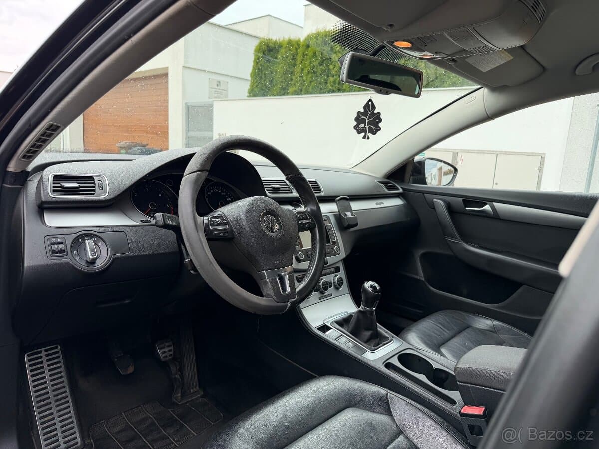 2014 Volkswagen PASSAT - 9