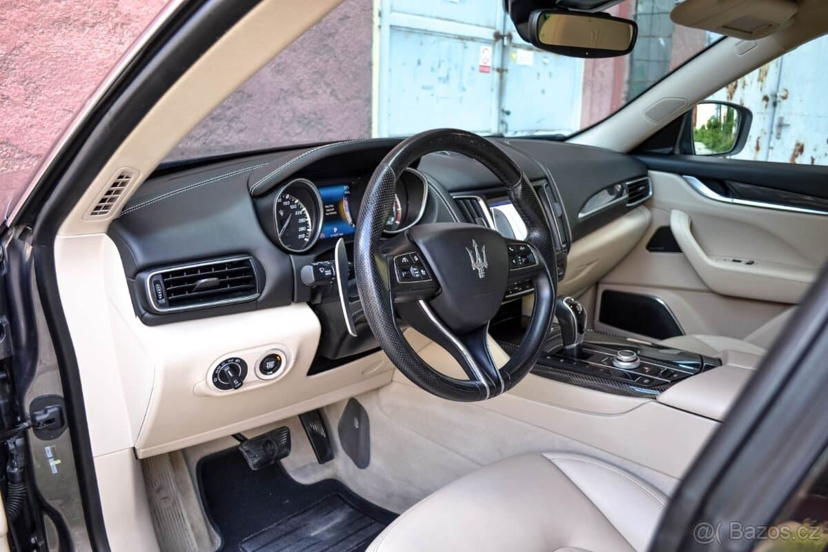 2017 Maserati LEVANTE - 9