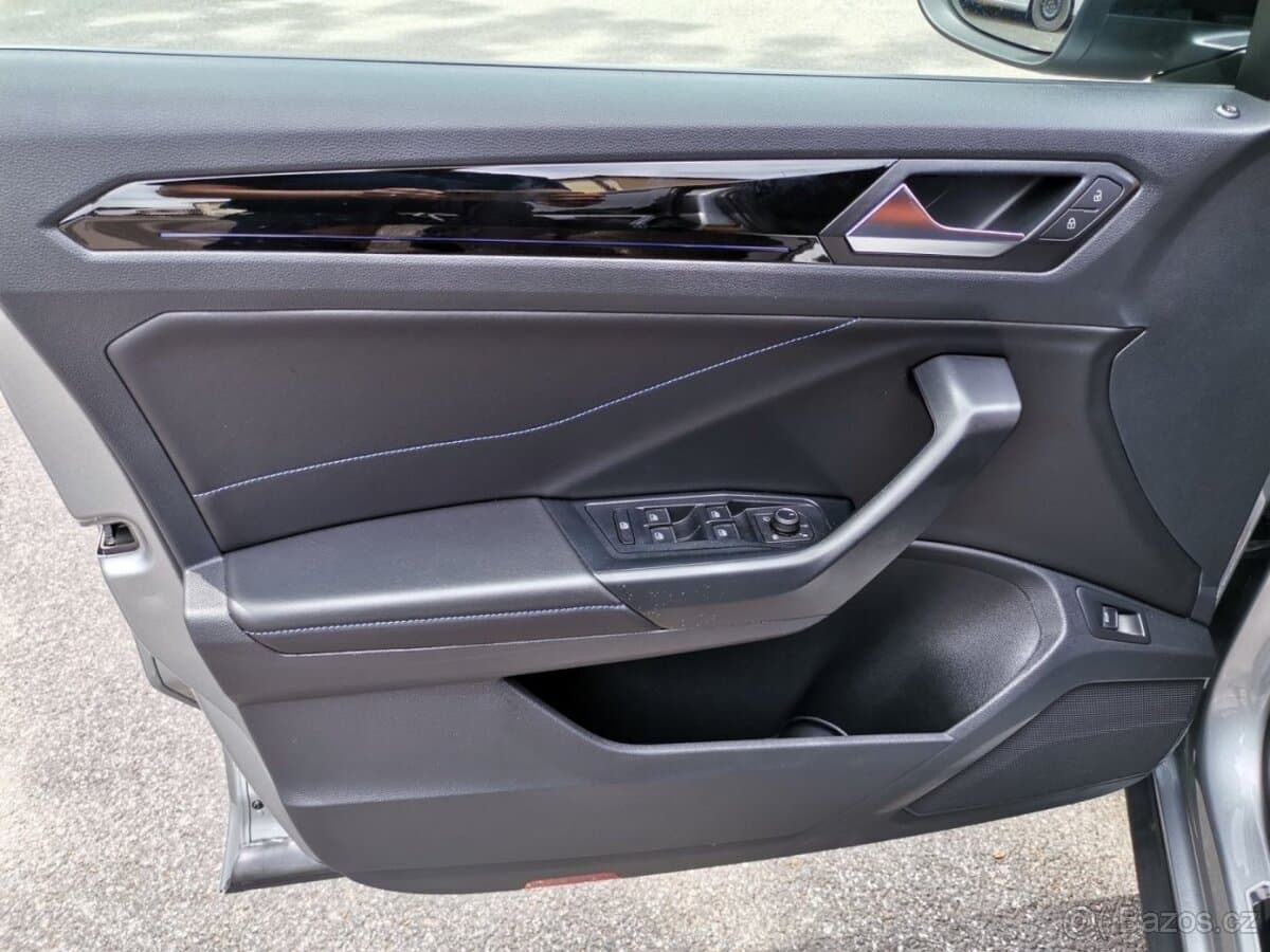 2025 Volkswagen T-ROC - 9