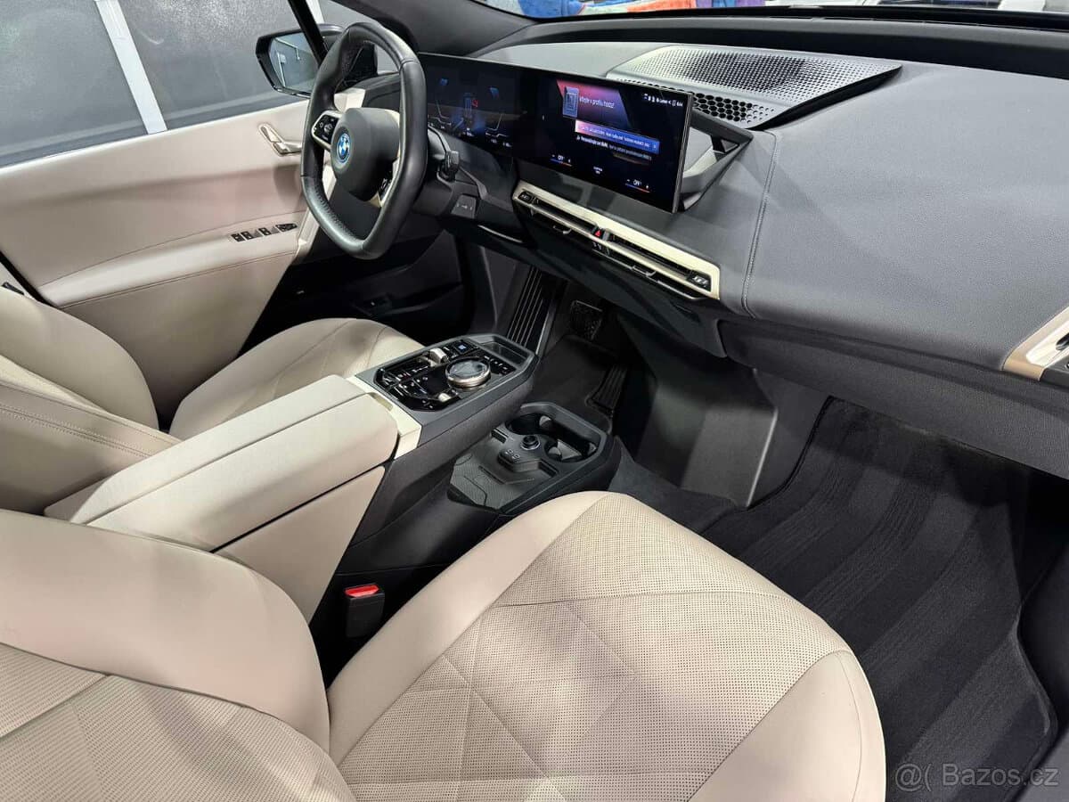2021 BMW iX - 9
