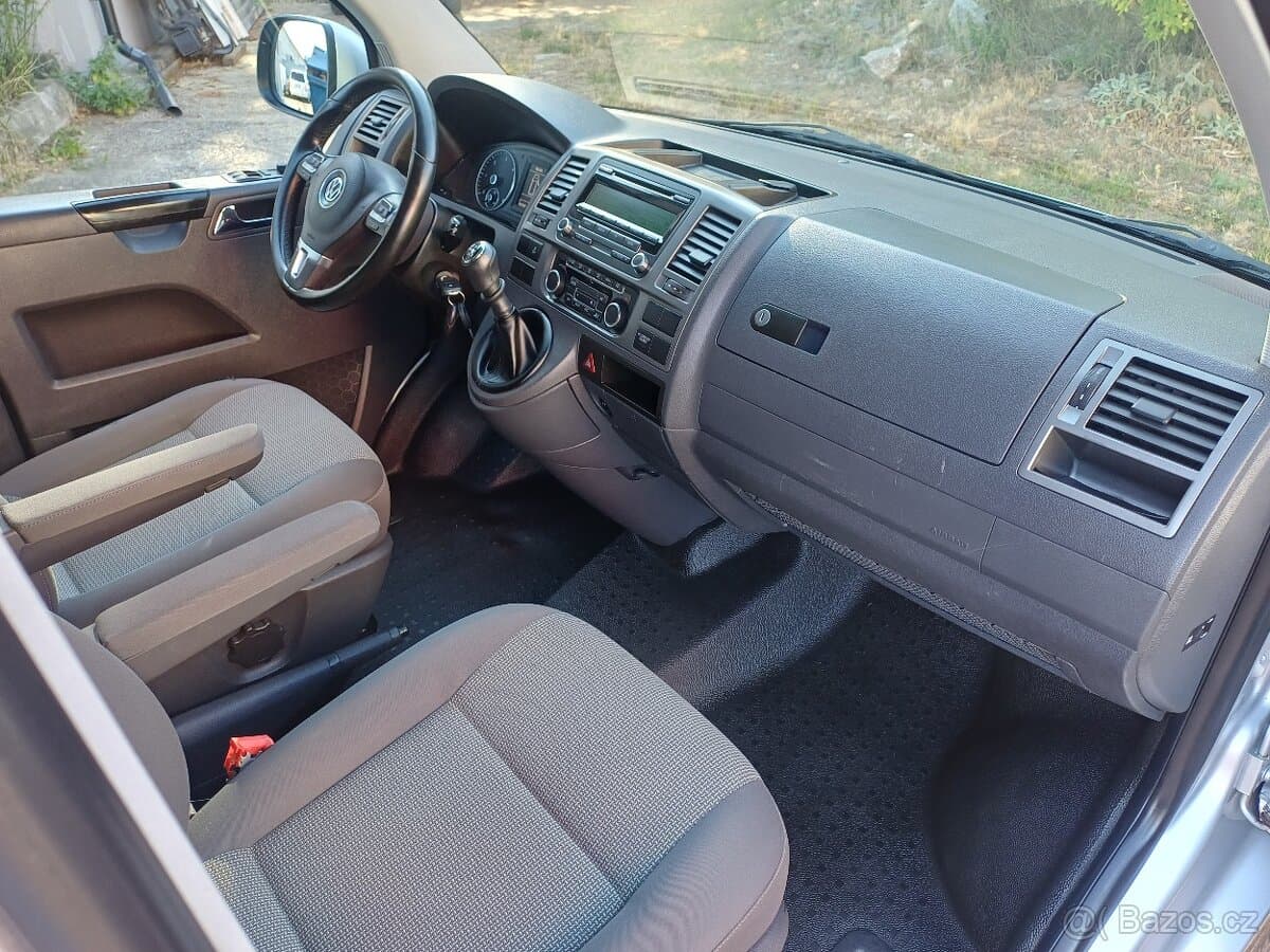 2011 Volkswagen CARAVELLE - 9