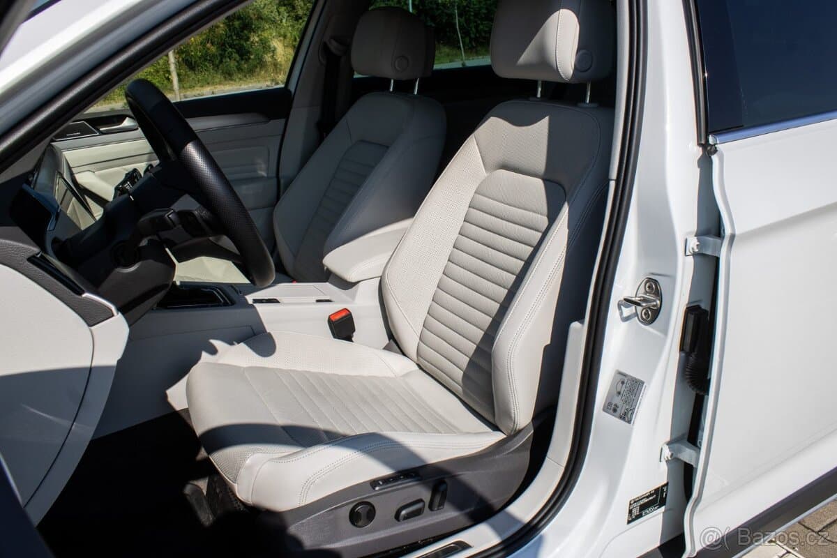 2022 Volkswagen PASSAT - 9