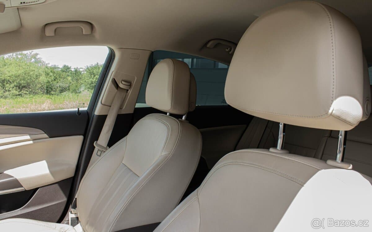 2011 Opel INSIGNIA - 9