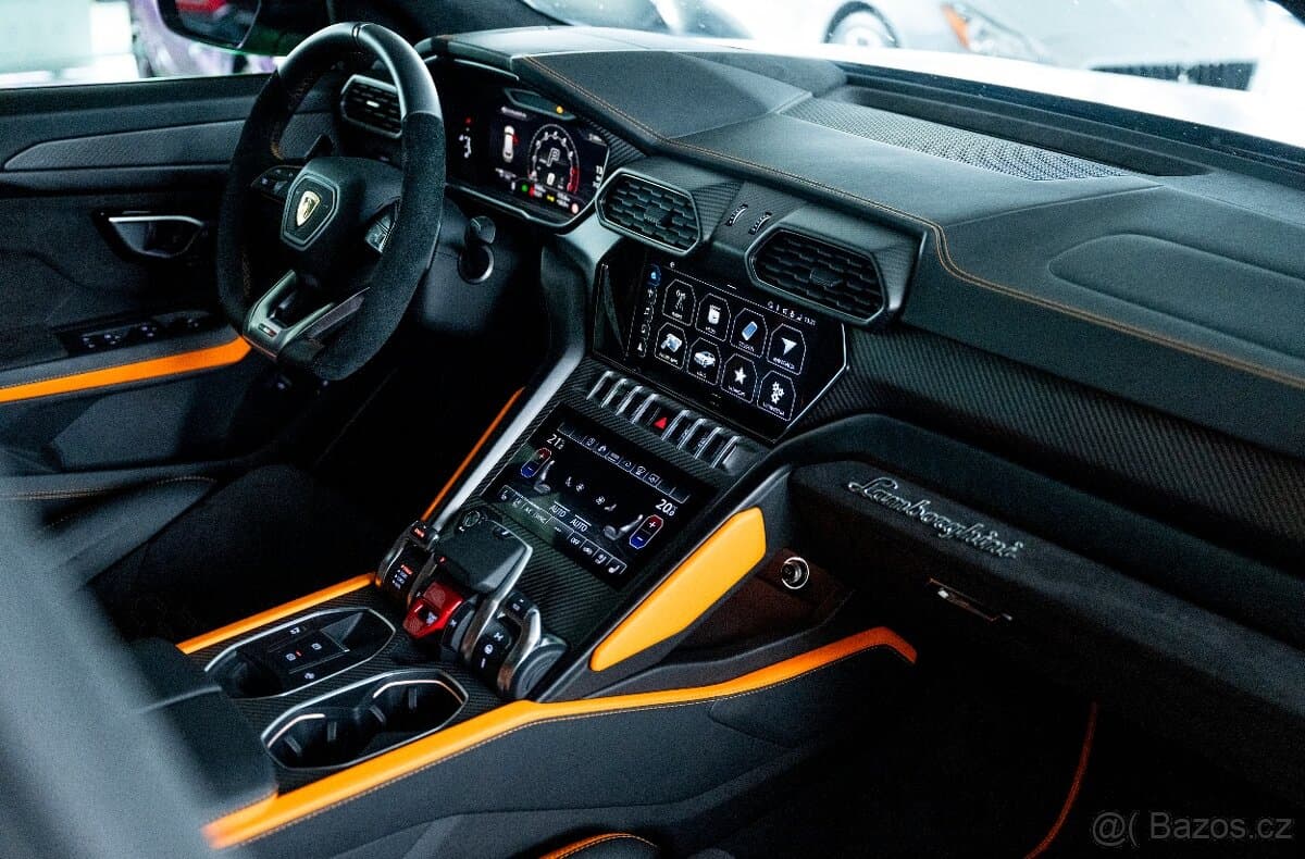 2022 Lamborghini URUS - 9
