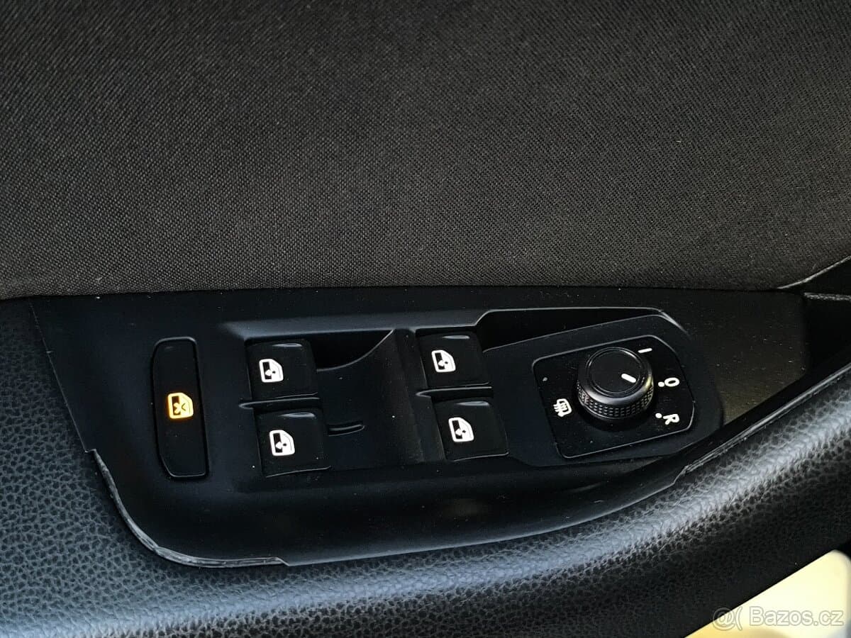 2016 Volkswagen PASSAT - 9