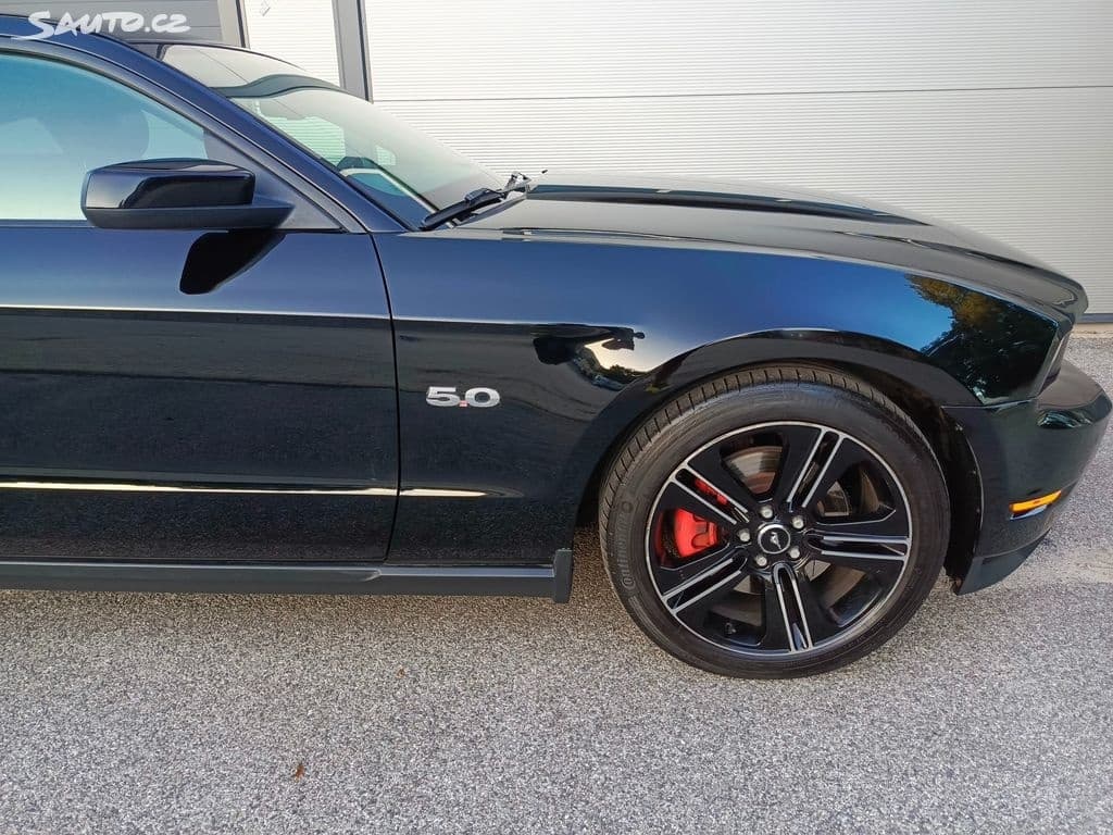 2011 Ford MUSTANG - 9