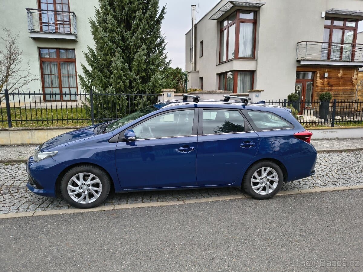 2017 Toyota AURIS - 9