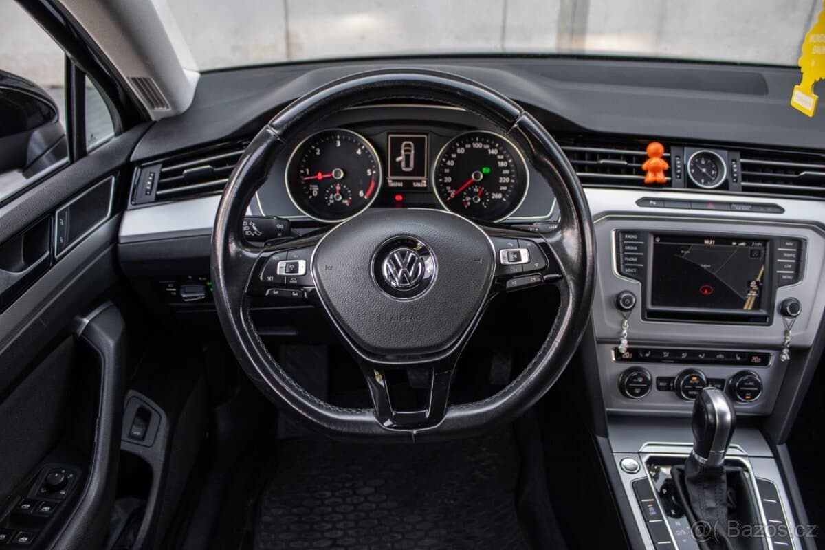 2016 Volkswagen PASSAT - 9
