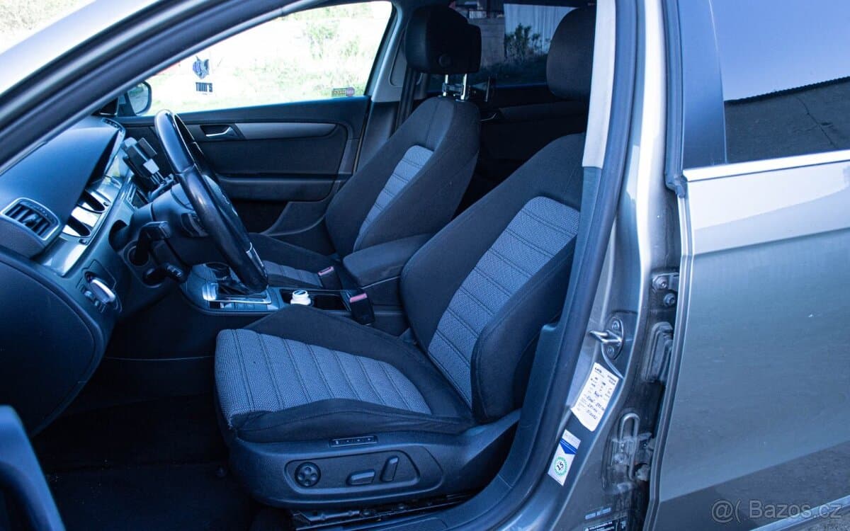 2012 Volkswagen PASSAT - 9