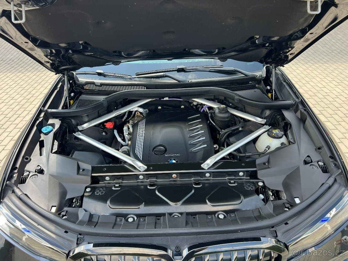 2021 BMW X7 - 9